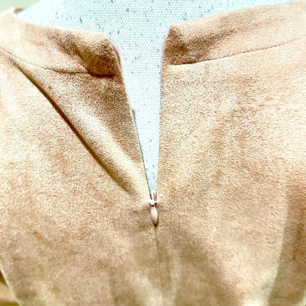 Bishop + Young blush faux suede Boxy Crop short sleeve top size small - Picture 7 of 9
